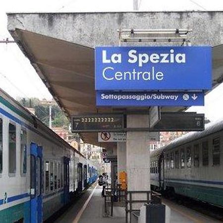 Casa Vacanze Buddy La Tua Base Per Visitare Il Mare Delle Cinque Terre Apartment La Spezia Bagian luar foto